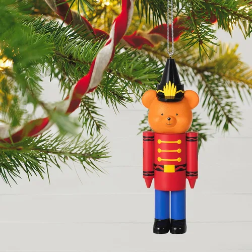 Miniatura 6 de Hallmark Keepsake Adorno de Navidad 2021, Crayola Colorful Toy Soldier