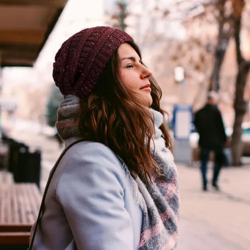 Miniatura 6 de Gorro de punto de invierno con forro de satén para mujer, gorro de cable, sedoso, suave, lavado, cálido