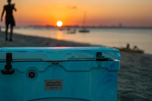Miniatura 8 de BKC Enfriador aislado rotomoldeado de 20L/45L, enfriador de hielo de 3 días, hielera ideal para pesca, canotaje, barbacoa, camping, pincnic y otras