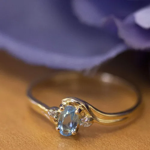Miniatura 7 de Anillo ovalado de oro amarillo de 14 k con topacio azul y diamantes