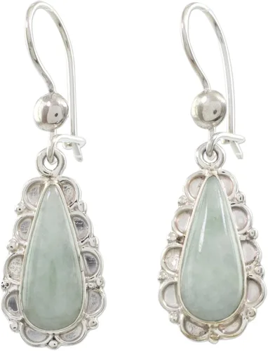 NOVICA Aretes colgantes de jade verde floral hechos a mano, piedra natural, aretes colgantes de flores, 1.6 pulgadas de largo x 0.5 pulgadas de