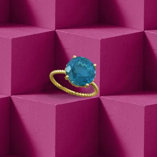 Miniatura 4 de Ross-Simons Anillo de topacio azul Londres de 8 quilates en oro amarillo de 14 quilates Piedra preciosa topacio