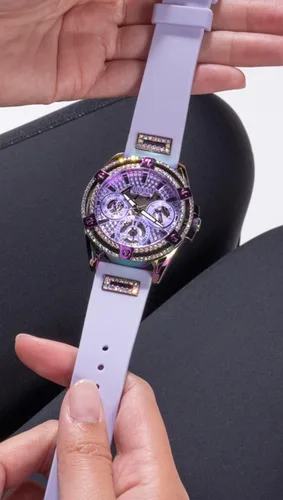 Miniatura 5 de GUESS Reloj para mujer de 1.57 pulgadas, correa morada, esfera lavanda, caja iridiscente, Púrpura
