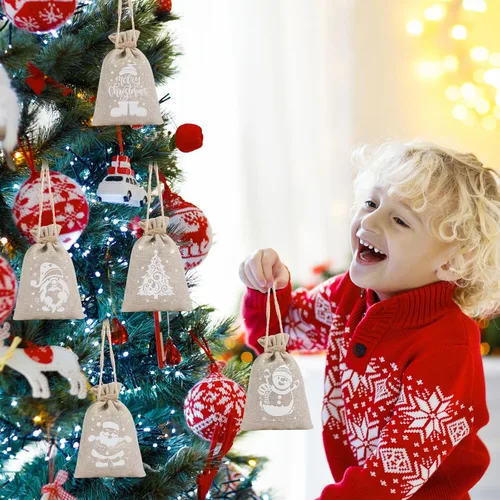 Miniatura 6 de CCINEE 36 bolsas de arpillera de Navidad, 4 x 6 pulgadas con cordón de arpillera de Navidad, bolsas de dulces de regalo con doble cordón de yute, 36
