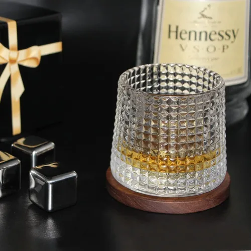 Miniatura 8 de Juego de 2 vasos de whisky giratorios, vasos de cristal con 2 posavasos creativos de nogal y caja de regalo, para escocés, bourbon, cócteles