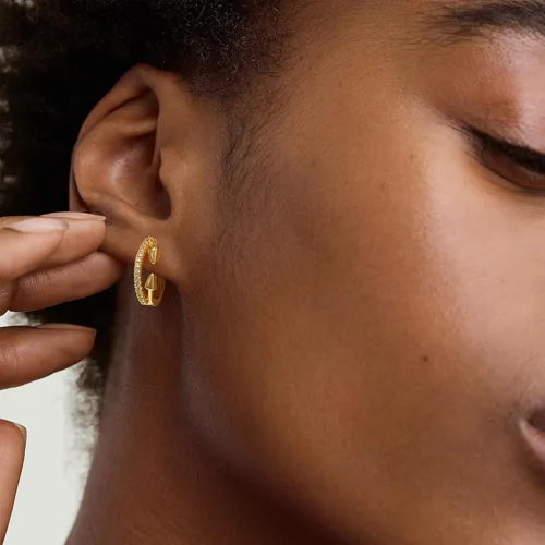 Miniatura 3 de Mevecco Aretes tipo huggie chapados en oro de 18 quilates, delicados aretes de aro de circonita cúbica blanca brillante con cuentas geométricas