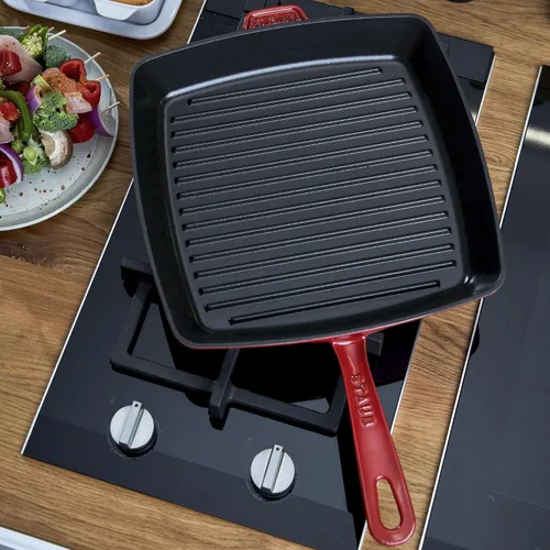Miniatura 2 de Staub Sartén cuadrada de hierro fundido de 12 pulgadas, cereza, fabricada en Francia