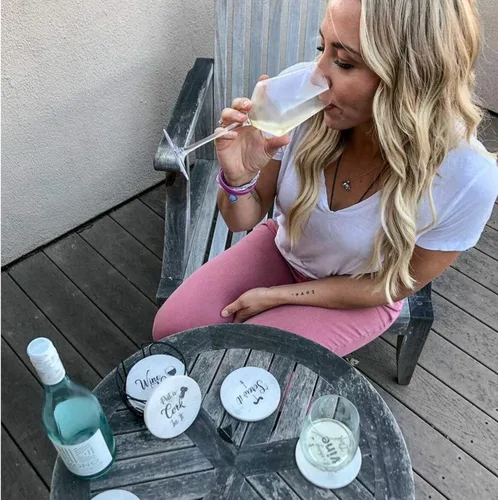 Miniatura 4 de Posavasos para bebidas absorbentes con soporte, juego de regalo de 6 piezas con 6 frases divertidas para amantes del vino, piedra de cerámica
