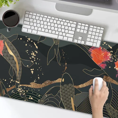 Miniatura 6 de Alfombrilla de mouse para juegos XL japonesa en negro y rojo con arte de peces koi, textura dorada, anime, borde cosido, base de goma antideslizante