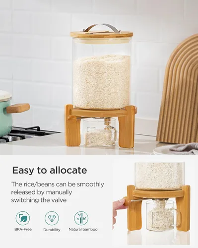 Miniatura 4 de HBlife Dispensador de arroz de vidrio de 5 a 7 libras con soporte de madera, contenedor de harina y cereales con taza medidora de vidrio, despensa