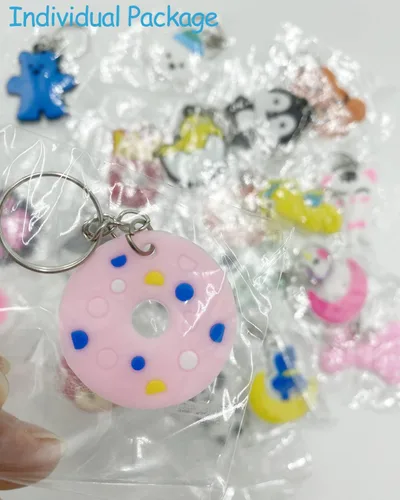 Miniatura 6 de 100 llaveros de dibujos animados para recuerdos de fiesta de niños, mini llavero lindo para premios de aula, regalos de fiesta de cumpleaños