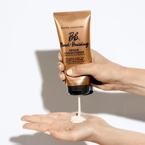 Miniatura 4 de Bumble and bumble. Bond-Building Hair Repair Conditioner Strengthens and Prevents Breakage Smooths Frizz, Adds Shine For Damaged Curly, Wavy