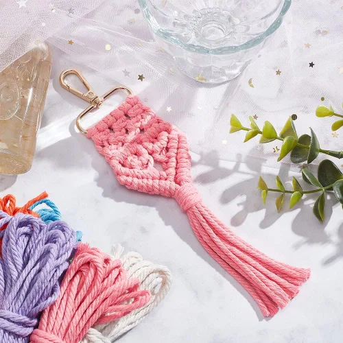 Miniatura 7 de INFUNLY Juego de 4 llaveros de macramé con forma de corazón, mini llaveros de macramé estilo bohemio para bolsas de macramé, colgantes de corazón