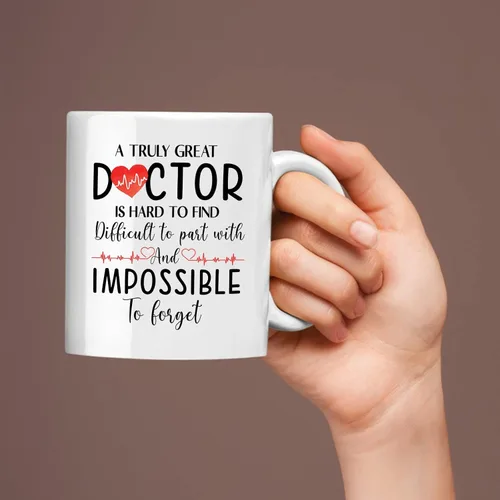 Miniatura 5 de Taza de café personalizada con nombre "A Truly Great Doctor Is Hard To Find And To Forget", taza de té con estetoscopio, taza de cerámica