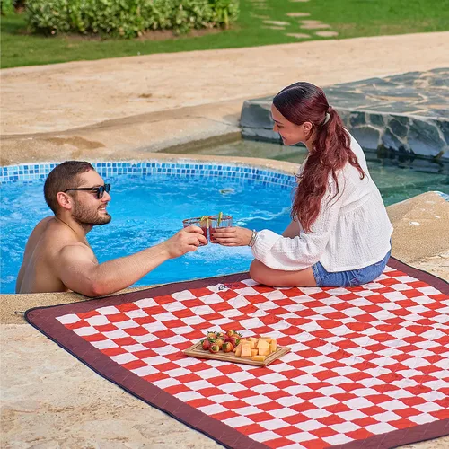 Miniatura 8 de Cozy Club Manta de picnic impermeable – Alfombra plegable para exteriores de 60 x 70 pulgadas con estacas, bolsillo y correa para el hombro Manta