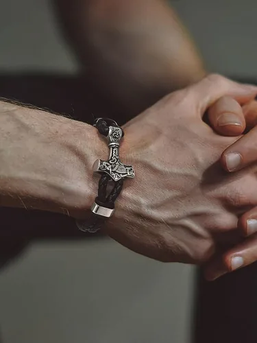 Miniatura 2 de Bandmax Pulsera trenzada de cuero negro para hombre con colgante gótico punk, pulsera de cuero con hebilla de acero inoxidable, paquete de regalo