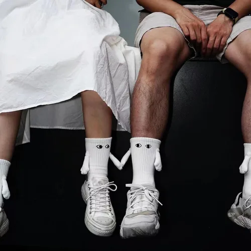 Miniatura 5 de Calcetines para parejas tomados de la mano, divertidos calcetines magnéticos de tubo medio para parejas, amigos, hermanas y amantes