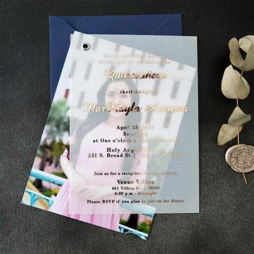 Miniatura 2 de Juego de 10 invitaciones de quinceañera con foto, invitaciones de quinceañera de Vellum con imagen, invitaciones de oro personalizables