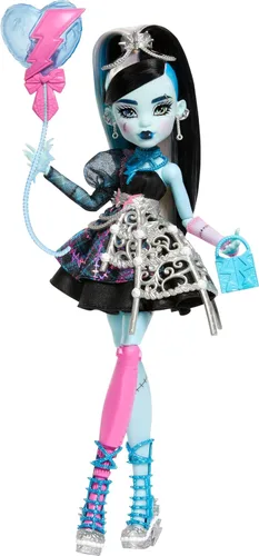 Miniatura 8 de Monster High Muñeca de Cumpleaños de Dulce Miedo, Draculaura en Vestido de Fiesta Rosa con Accesorios Temáticos como Invitación, Globo, Regalo