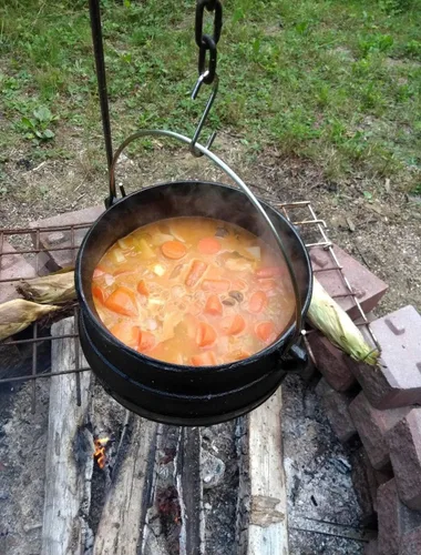Miniatura 4 de Cuisiland Olla de caldero Potjie de hierro fundido de 8.5 cuartos con tapa y 3 patas, olla pre-sazonada estilo sudafricano para cocinar al aire