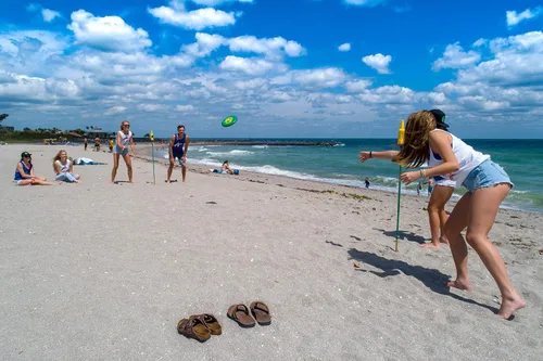 Miniatura 5 de Bottle Bash Outdoor Flying Disc Game Set – Frisbee Toss Backyard and Beach Game for Family, Adult & Kids - Beersbee & Polish Horseshoes