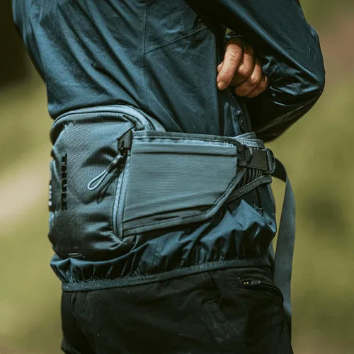 Miniatura 5 de Thule Hip Hydration Hip Pack - Soft Zippered Phone Pocket - External Elastic Pockets - Inner Pockets for Organization - Reflective Details and