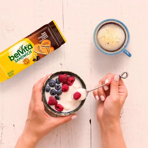 Miniatura 10 de belVita Sándwiches de galletas de barra de desayuno, crema de chocolate negro, 30 paquetes en total, 6 cajas (2 galletas por paquete)