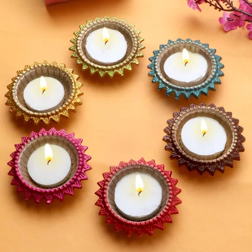 SATVIK 12 piezas Multicolor Surya Metal Diya Floral Lotus Flower Shape Tea Light Holder Lámpara de aceite Navidad Interior Hogar Mandir Pujan Pooja