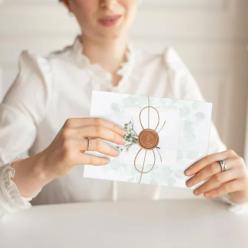 Miniatura 7 de Qilery El kit de invitación de boda incluye chaqueta de vellum preplegada para invitación de 5 x 7 pulgadas, flor seca del aliento del bebé