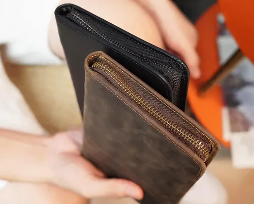 Miniatura 8 de Polare - Funda para pasaporte de cuero de grano completo para hombre, con bloqueo RFID, cartera de viaje con capacidad para 4 pasaportes, Marrón