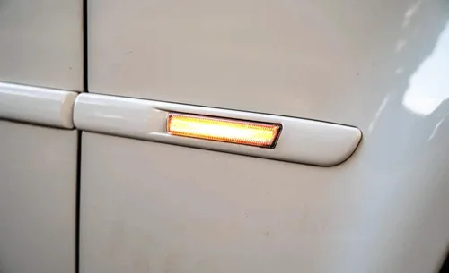 Miniatura 5 de iJDMTOY Luces indicadoras de intermitencia intermitentes con luz intermitente secuencial LED ámbar para lente semirransparente compatibles con BMW