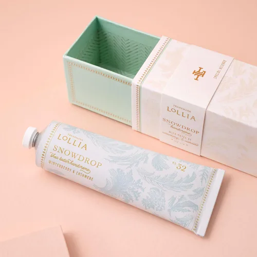 Miniatura 2 de LOLLIA Snowdrop Handcreme, 3.3 onzas, 113 g, Fragancia de baya de invierno y cachemira, crema hidratante de lujo para manos con manteca de karité