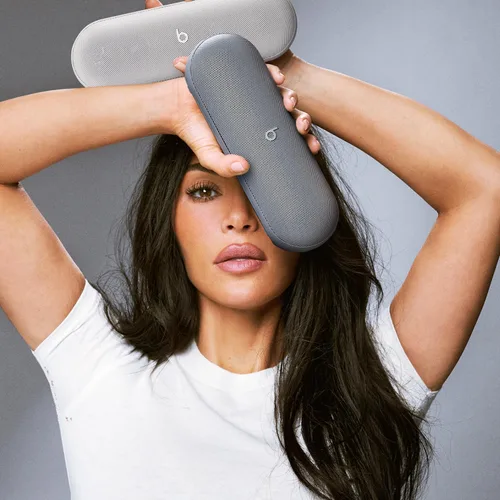 Miniatura 5 de Beats Pill x Kim Kardashian - Altavoz inalámbrico Bluetooth y cargador portátil a través de USB-C - Hasta 24 horas de duración de la batería