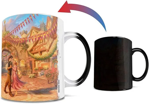 Morphing Mugs Disney – Tangled – Rapunzel & Flynn Rider – Dancing in the Corona Courtyard – Una taza de cerámica que cambia de color de 11 oz –