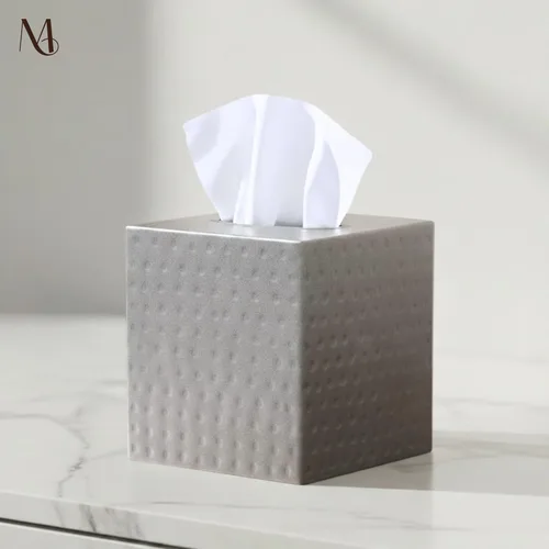 Miniatura 5 de Caja de pañuelos Monarch Abode Cuadrada – Caja de soporte de pañuelos de metal de peltre martillado a mano para accesorio de baño, cubo decorativo