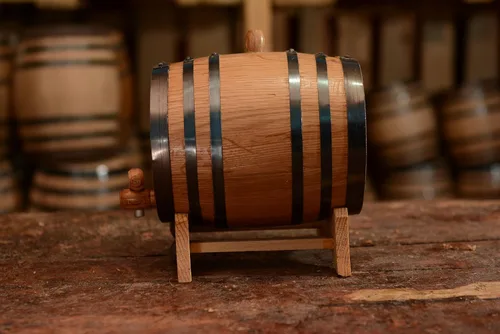 Miniatura 4 de Personalizado – Barril de envejecimiento de bourbon de roble blanco americano – roble envejecido (2 litros, aros negros)