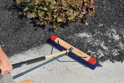 Miniatura 10 de Harper Escoba de empuje de 24 pulgadas con cerdas rígidas, superficie rugosa húmeda/seca al aire libre de alta calidad, para mantillo, grava, secado