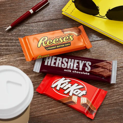 Miniatura 5 de HERSHEY'S, KIT KAT and REESE'S - Caja variada de dulces de chocolate con leche, 27.3 onzas (18 unidades)