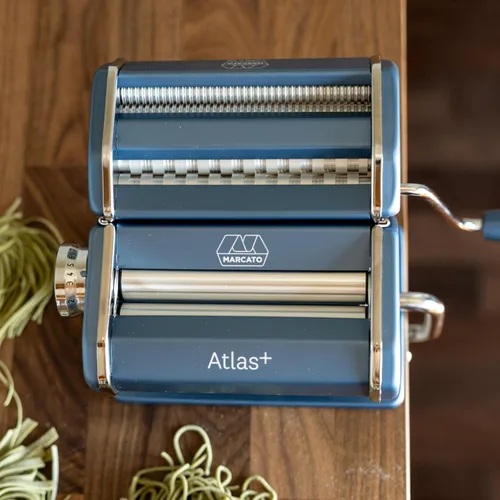 Miniatura 3 de Marcato Hecho en Italia Atlas+Máquina de pasta, azul polvo. Rodillos de acero cromado y aluminio, doble cortador para lasaña, fettuccine y Azul