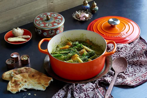 Miniatura 6 de Le Creuset Horno holandés redondo Signature de hierro fundido esmaltado, 5.5 cuartos de galón., Llama