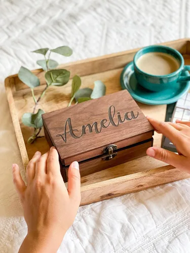 Miniatura 8 de Caja de madera personalizada con nombre para recuerdos, recuerdo, regalo para él, ella, novio, novia, bebé, niña, hermano, hermana, chico, padrinos