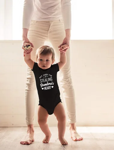 Miniatura 8 de CBTwear Not Sorry for Stealing Grandma's Heart – Ropa de bebé – Divertido body para recién nacido para niños y niñas
