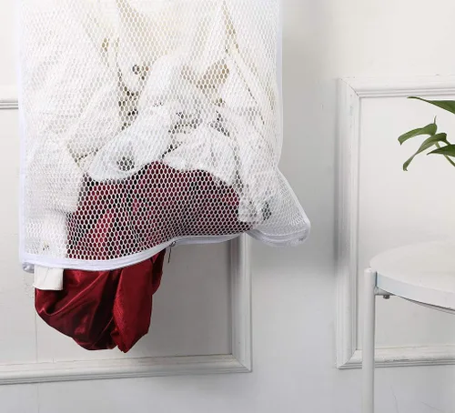 Miniatura 4 de Bolsa de malla para colgar en la puerta, cesta pequeña de lavandería para ahorrar espacio, cesta de ropa sucia con colgador de metal giratorio