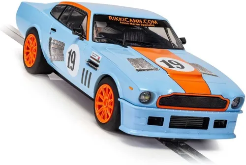 Miniatura 4 de Scalextric Aston Martin V8 Gulf #19 Rikki Cann Racing 1:32 Slot Race Car C4209, Azul Claro y Naranja