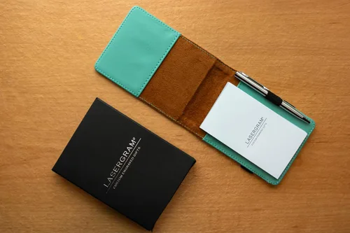 Miniatura 3 de LaserGram Mini padfolio con bloc de notas y bolígrafo, asistente de enfermera certificada por la CNA, grabado personalizado incluido (verde azulado)