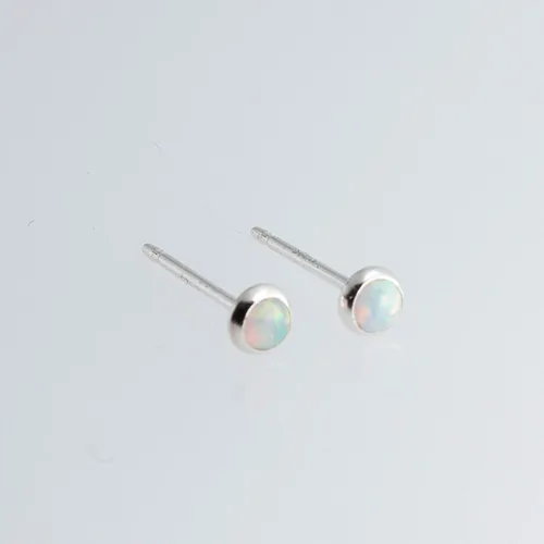 Miniatura 86 de Aretes pequeños de plata de ley para cartílago, tragus, hélix, múltiples piercings hipoalergénicos, piedra natal para mujer, juego de bisel
