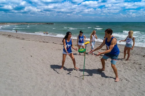 Miniatura 6 de Bottle Bash Outdoor Flying Disc Game Set – Frisbee Toss Backyard and Beach Game for Family, Adult & Kids - Beersbee & Polish Horseshoes