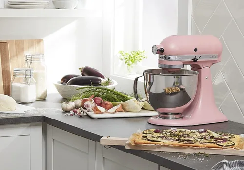 Miniatura 4 de KitchenAid Artisan Series KSM150PS - Mezclador de pie con cabezal inclinable de 5 cuartos de galón con escudo de vertido, rosa seca