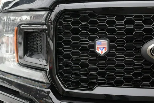 Miniatura 5 de Bandera irlandesa de Irlanda para coche, camión, escudo negro, parrilla, emblema cromado, 2.6 x 3.1 pulgadas