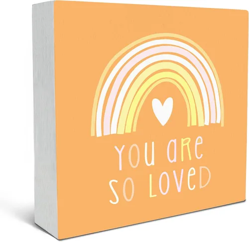 SRADMO Letrero de madera con texto en inglés "You Are So Loved Rainbow Heart Wood" para decoración de escritorio, con citas inspiradoras de color